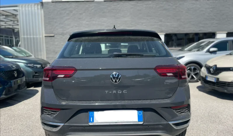 
								VOLKSWAGEN T-ROC 2.0TDI STYLE 115CV full									