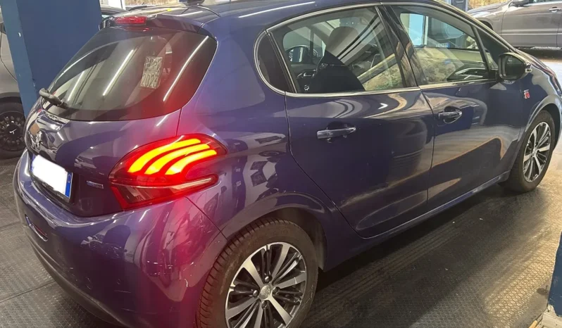 
								PEUGEOT 208 1.2 ALLURE 82CV full									