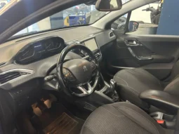 
										PEUGEOT 208 1.2 ALLURE 82CV full									