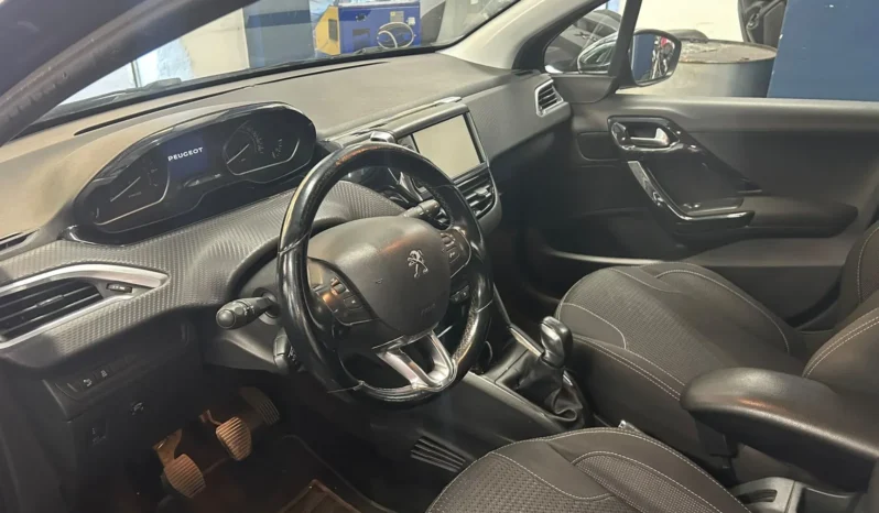 
								PEUGEOT 208 1.2 ALLURE 82CV full									