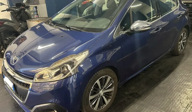 
								PEUGEOT 208 1.2 ALLURE 82CV full									