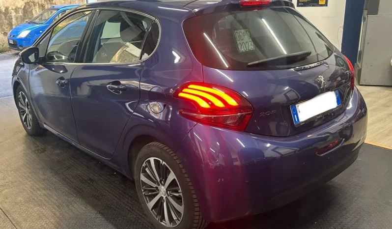 
								PEUGEOT 208 1.2 ALLURE 82CV full									