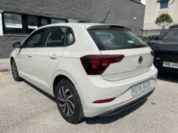 
										VOLKSWAGEN POLO 1.0 LIFE 80CV full									