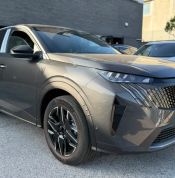 PEUGEOT 3008 1.2 HYBRID E DCS GT 145CV Immagine 3
