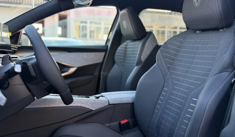 
								PEUGEOT 3008 1.2 HYBRID E-DCS GT 145CV full									