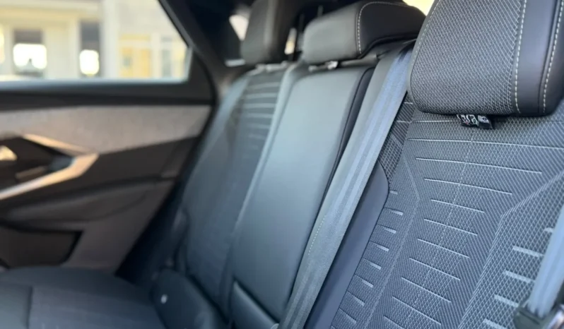 
								PEUGEOT 3008 1.2 HYBRID E-DCS GT 145CV full									