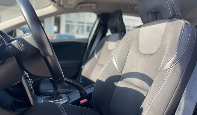 
								VOLVO V40 2.0 D2 R-DESIGN 120CV full									