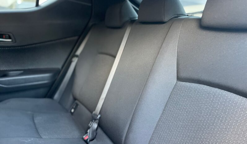 
								TOYOTA C-HR 1.8 ACTIVE E-CVT 98CV full									