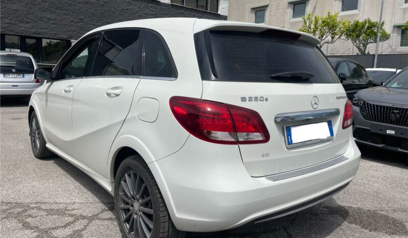 
								MERCEDES CLASSE B EXECUTIVE E 88CV full									