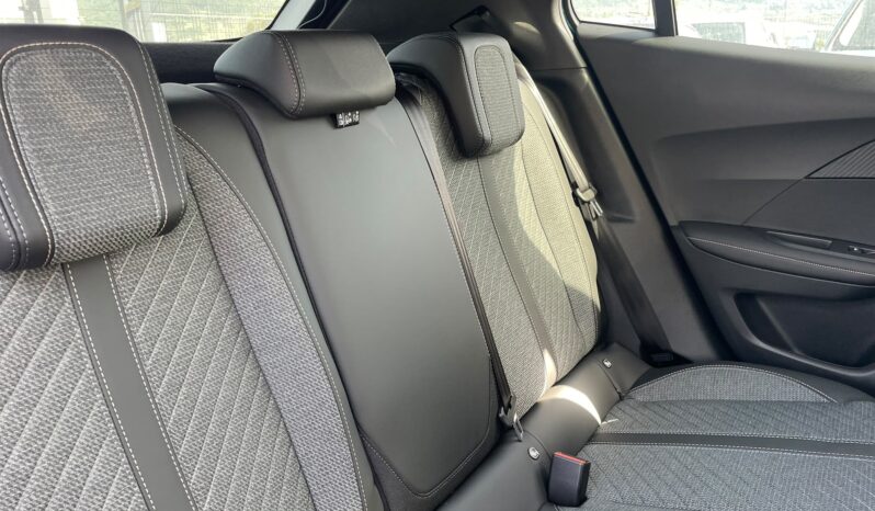 
								PEUGEOT 2008 1.2 PURETECH ALLURE 100CV full									