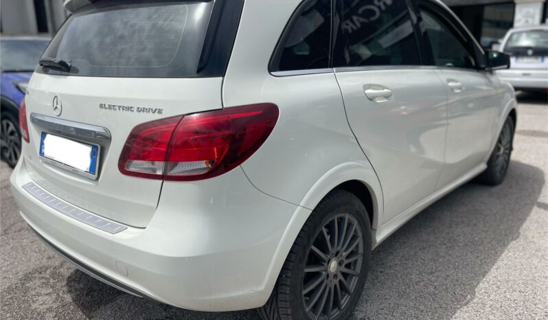 
								MERCEDES CLASSE B EXECUTIVE E 88CV full									