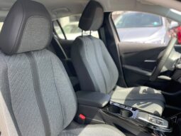
										PEUGEOT 208 1.2 HYBRID E-DCS ALLURE 110CV full									