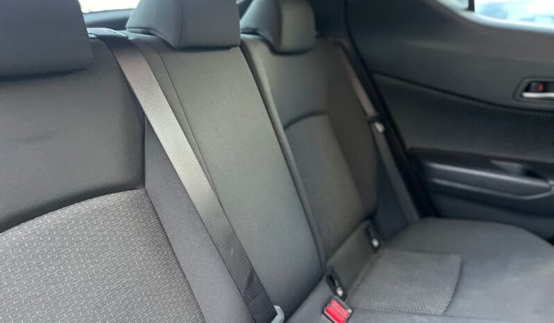 
								TOYOTA C-HR 1.8 ACTIVE E-CVT 98CV full									