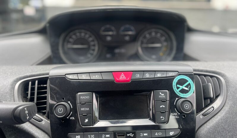 
								LANCIA YPSILON 1.0 FIREFLY HYBRID SILVER PLUS 69CV full									