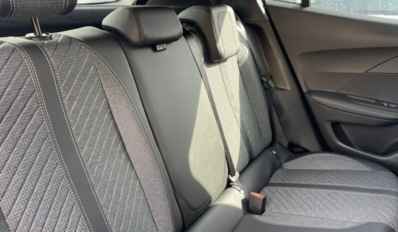 
								PEUGEOT 2008 1.2 HYBRID E-DCS ALLURE 145CV full									