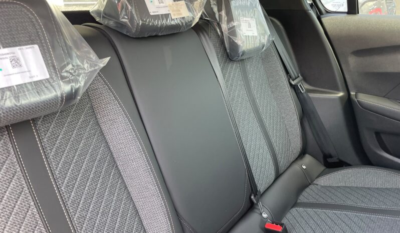 
								PEUGEOT 208 1.2 HYBRID E-DCS ALLURE 110CV full									