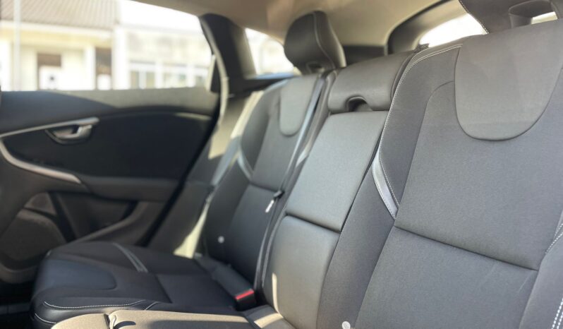
								VOLVO V40 2.0 D2 R-DESIGN 120CV full									