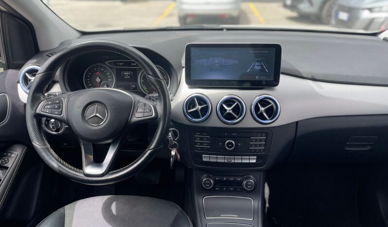 
								MERCEDES CLASSE B EXECUTIVE E 88CV full									