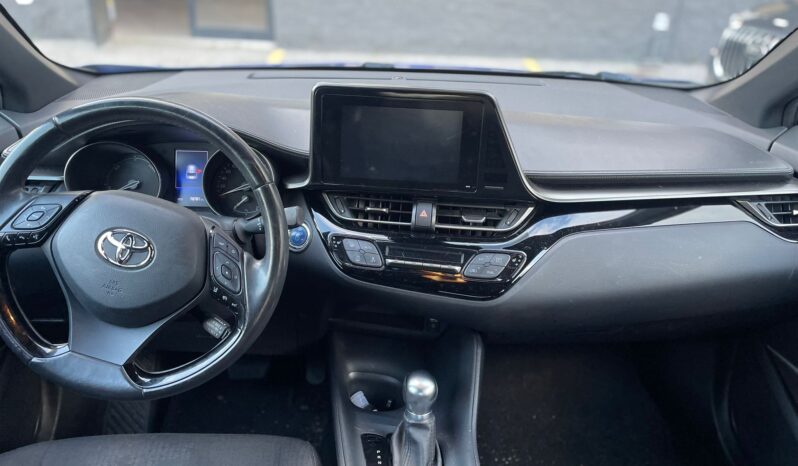 
								TOYOTA C-HR 1.8 ACTIVE E-CVT 98CV full									