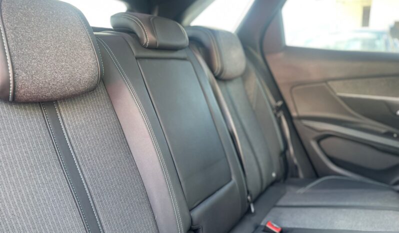 
								PEUGEOT 3008 1.2 PURETECH TURBO ALLURE PACK 130CV full									