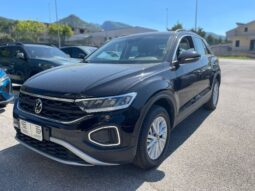 
										VOLKSWAGEN T-ROC 2.0TDI LIFE 115CV full									