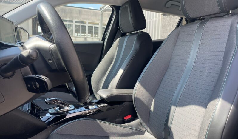 
								PEUGEOT E2008 ALLURE PACK 136CV full									