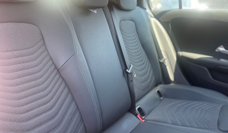 
								MERCEDES CLASSE A 180 AUTOMATIC EXECUTIVE 136CV full									