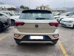 
										VOLKSWAGEN T-ROC 2.0 LIFE DSG 150CV full									
