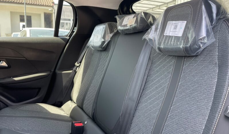 
								PEUGEOT 208 1.2 HYBRID E-DCS ALLURE 110CV full									