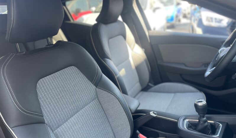 
								RENAULT CLIO 1.0TCE TECHNO 90CV full									