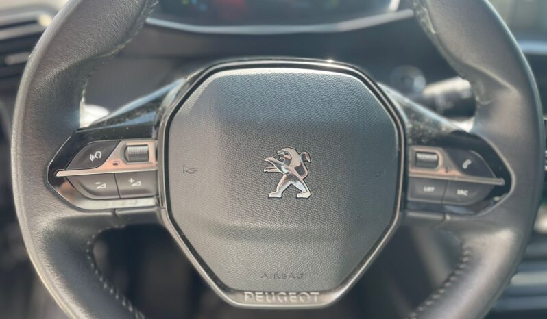 
								PEUGEOT E2008 ALLURE PACK 136CV full									