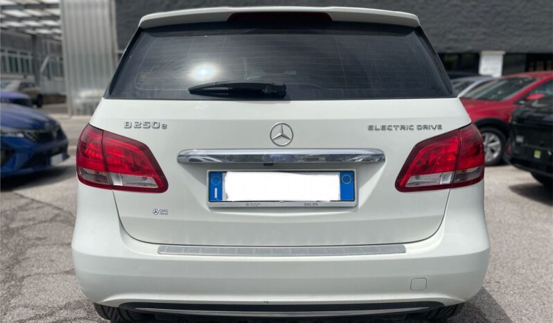 
								MERCEDES CLASSE B EXECUTIVE E 88CV full									
