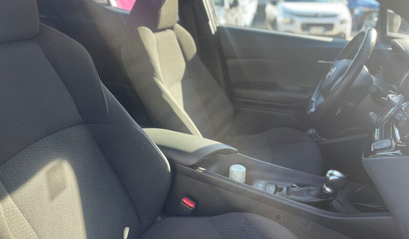 
								TOYOTA CH-R 1.8 ACTIVE E-CVT 97CV full									