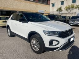 
										VOLKSWAGEN T-ROC 1.5 LIFE DSG 150CV full									