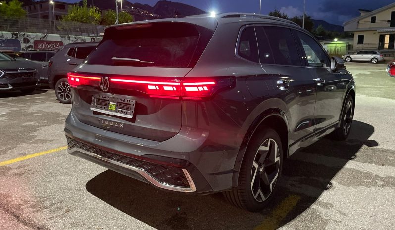 
								VOLKSWAGEN TIGUAN 2.0 DSG R-LINE PLUS 150CV full									